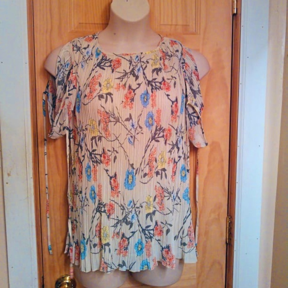 Cold Shoulder Floral Top